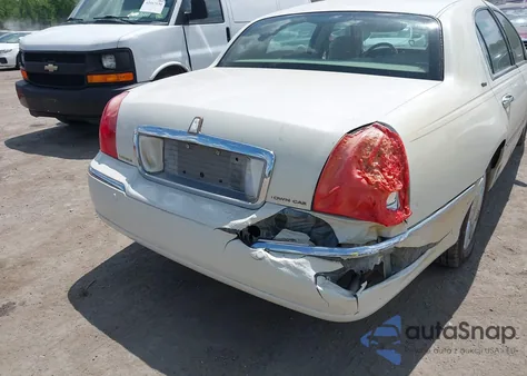 2004 Lincoln Town Car Ultimate из США, поврежденный, VIN 1LNHM83W04Y604592